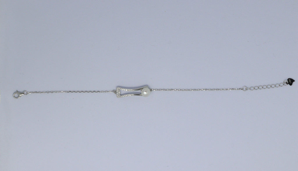 Pearl Embrace Silver Chain Bracelet
