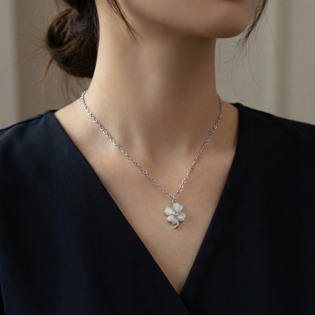 White Wish Clover Silver Pendant | 925 Silver Mop Pendant
